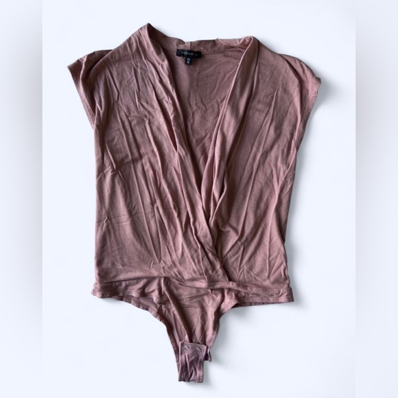Dynamite Womens Dusty Pink V-Neck Short Sleeve Party Bodysuit Small - Picture 2 of 5